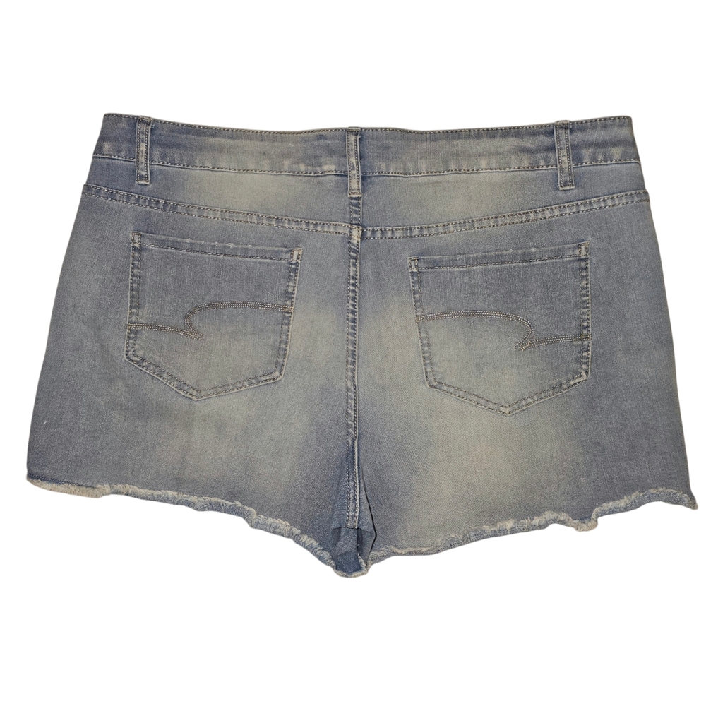 Time and Tru Women's Denim Shorts Size 16 Mid-Rise 3" Inseam New Without Tag - Picture 2 of 6